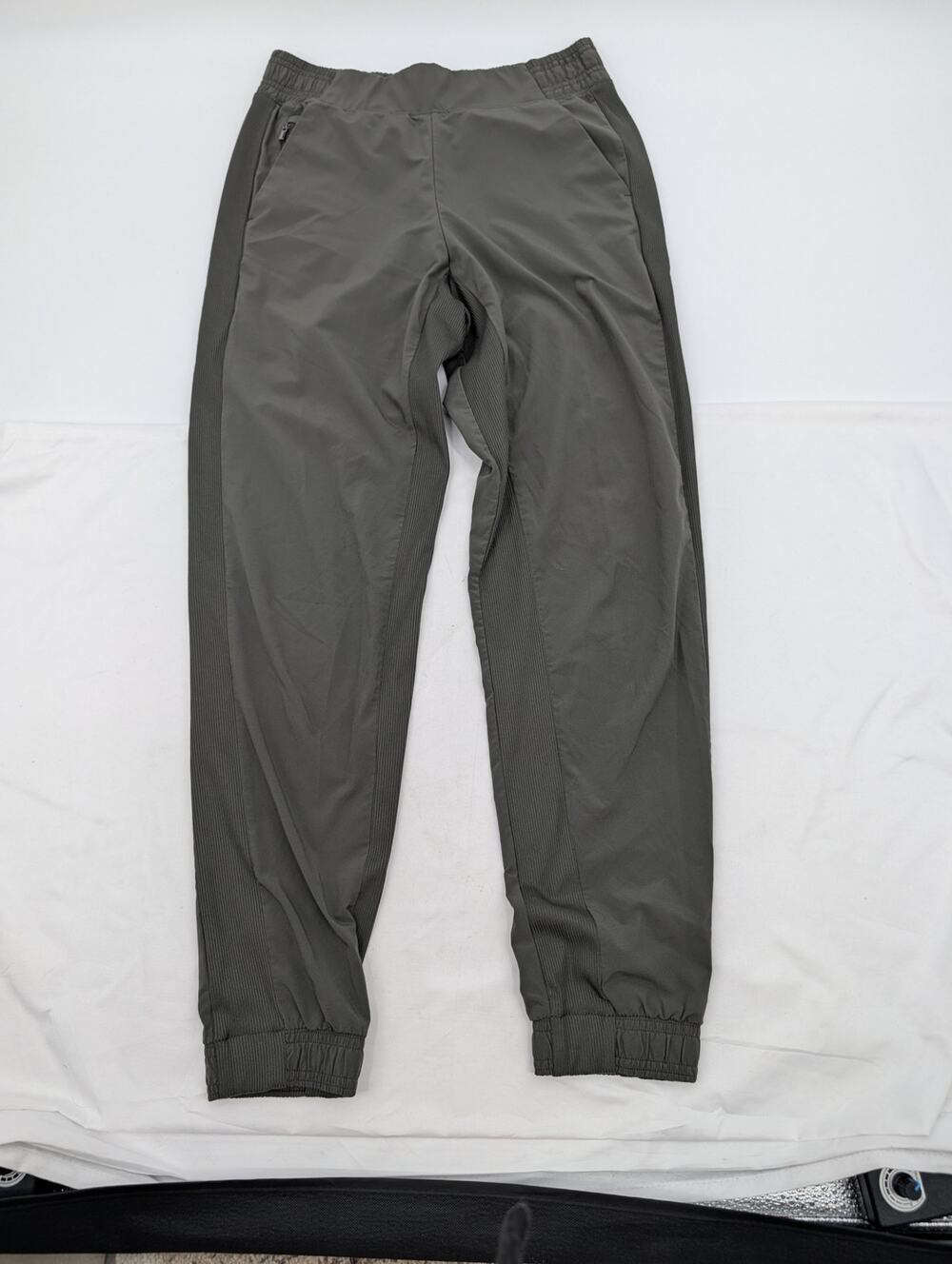 Athleta Brooklyn Jogger Army Green Size 2 Comfort Hiking Camping Fishing Outdoor